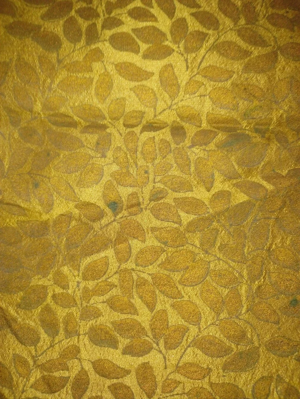 Elegant Leaf-Pattern Table Runner in Bronze/ Olive Green